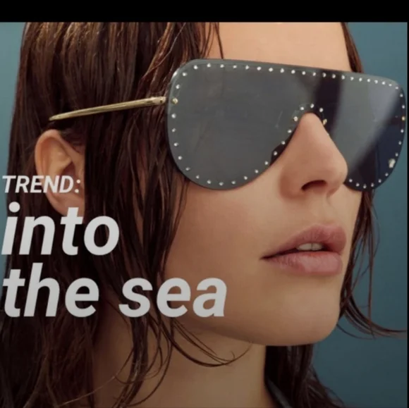 Sale✨️ Versace Gold Studded Aviator - Picture 7 of 14